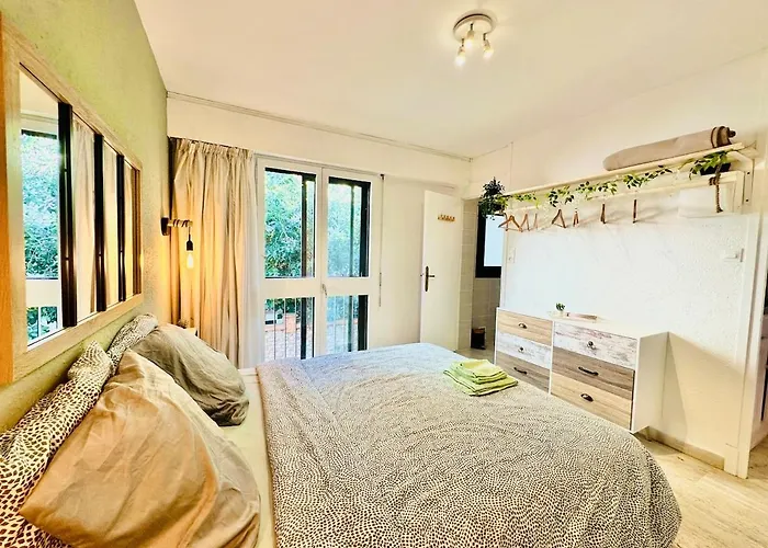 Le For 3 Guests Near Train Station *